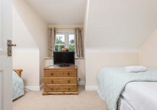 Luxury holiday home in New Forest twin bedroom Mews Hill