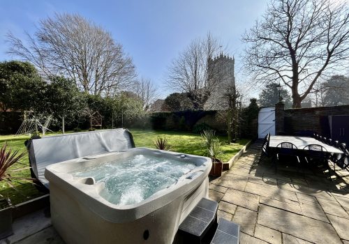 Bubbling hot tub at Quay House