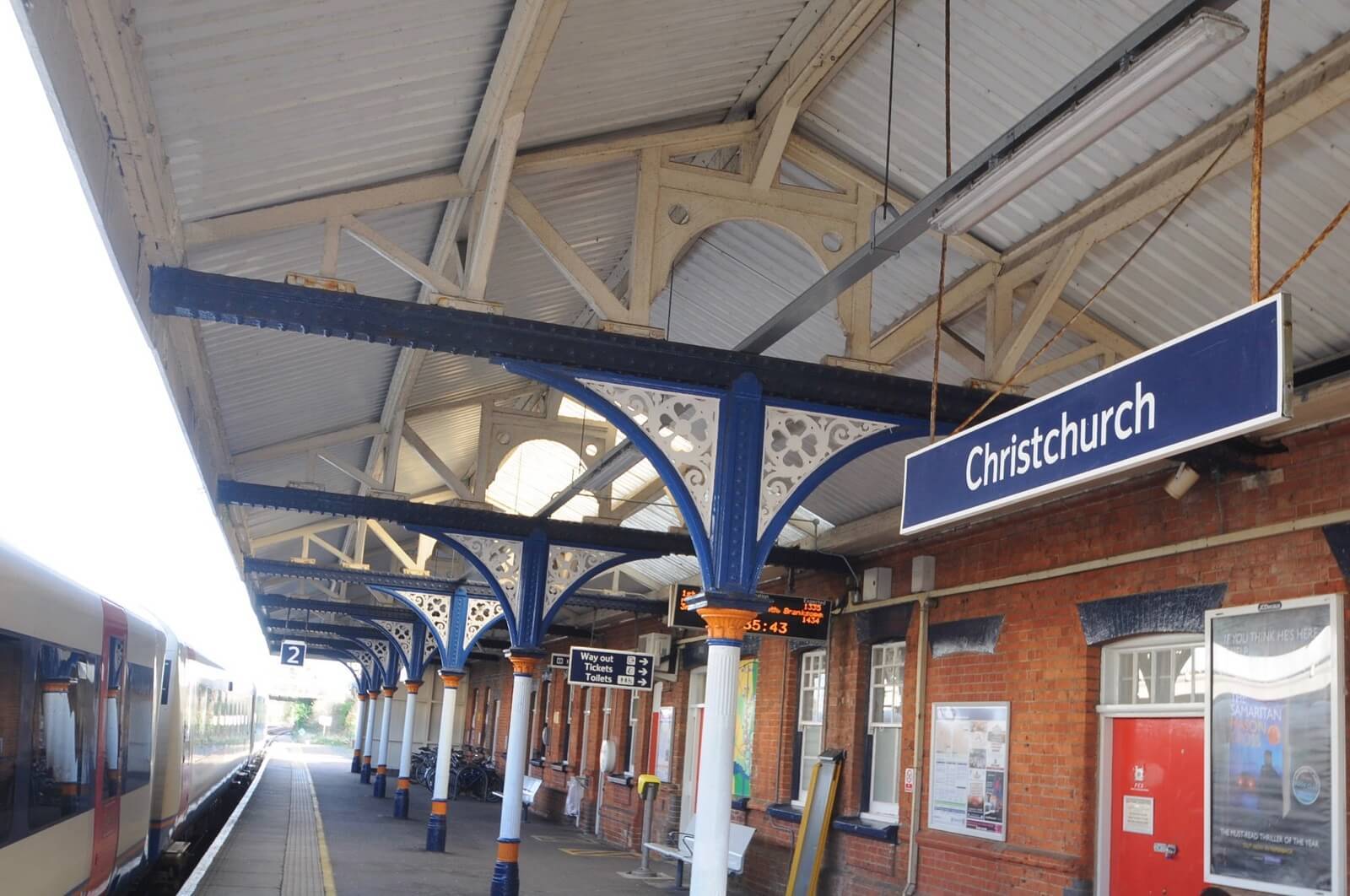 Christchurch train station nearby - Short Stay Homes