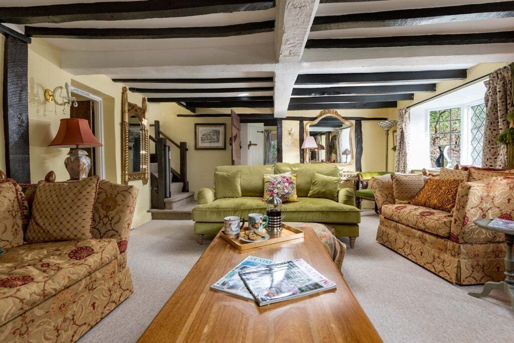 New Forest Cottage with comfy seating at Forest Drove