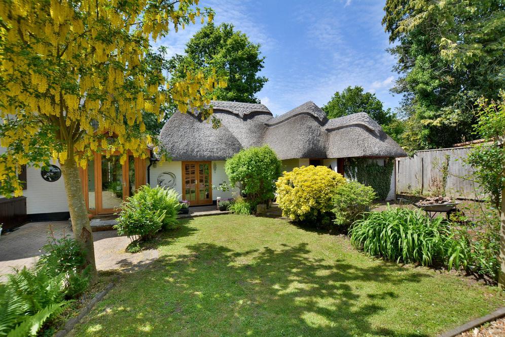 Self catering thatched cottage in Dorset