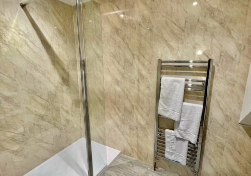Spacious En-suite Shower Room