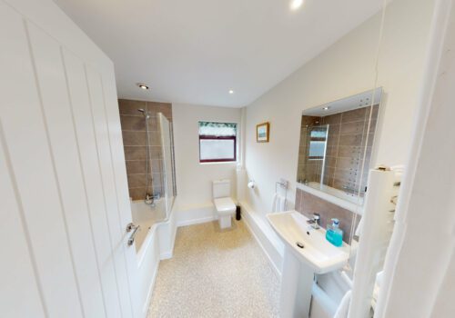 Simple and spacious family bathroom in self catering holiday let in the New Forest