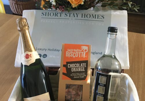 Hamper with Champagne and chocolates